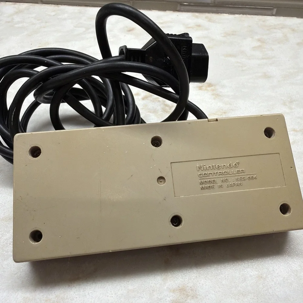 Nintendo 1985 Controller Original‎ NES-0044 Button Layout Propietary Connector